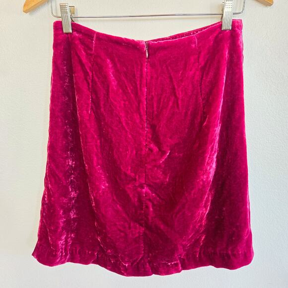RASPBERRY CRUSHED VELVET SIDE SLIT RUCHED MINI SKIRT - Picture 4 of 4